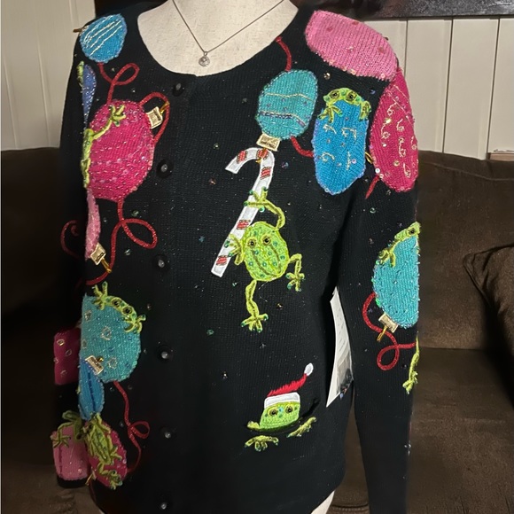Design Options • Small • Cardigan • Sweater • Frogs & Christmas Design • New - Picture 6 of 16
